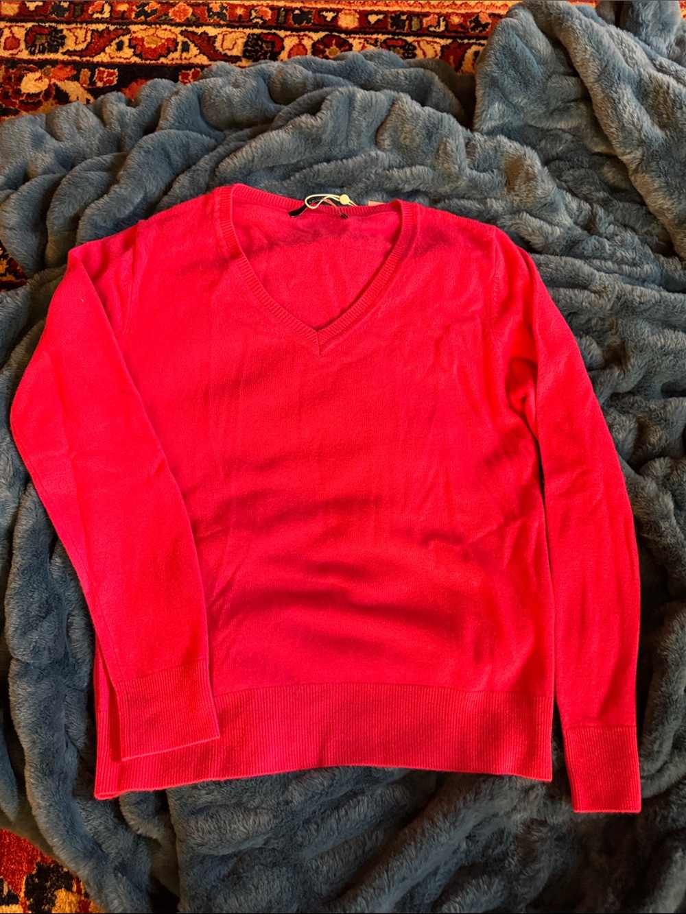 Quince Women's Cashmere V-Neck Sweater in Bright Pink - Picture 1 of 4